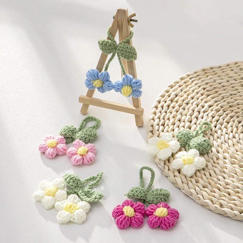 Móc khoá hoa 5 cánh bằng len handmade