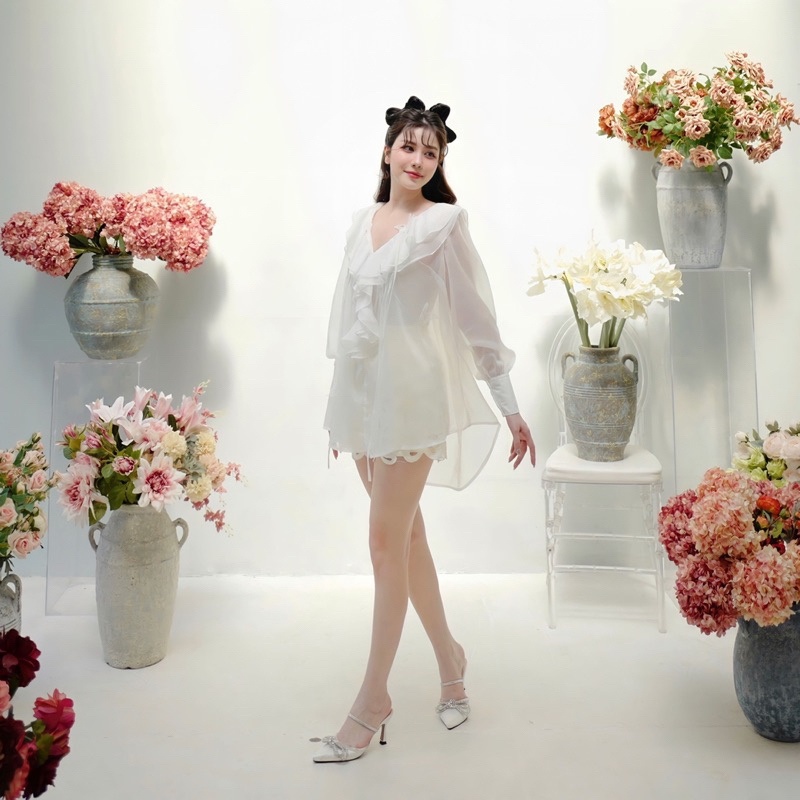 Áo Voan Tay Bồng Cổ Bèo Cùng Quần Short Cut Out Hoa Lypstudio