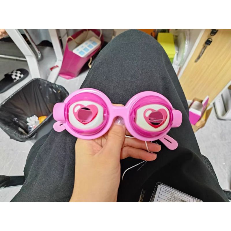 MẮT KÍNH CHO NGƯỜI BỊ LU MỜ BỞI TÌNH YÊU