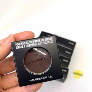 Phấn mắt MAC Powder Kiss Soft Matte Eye Shadow