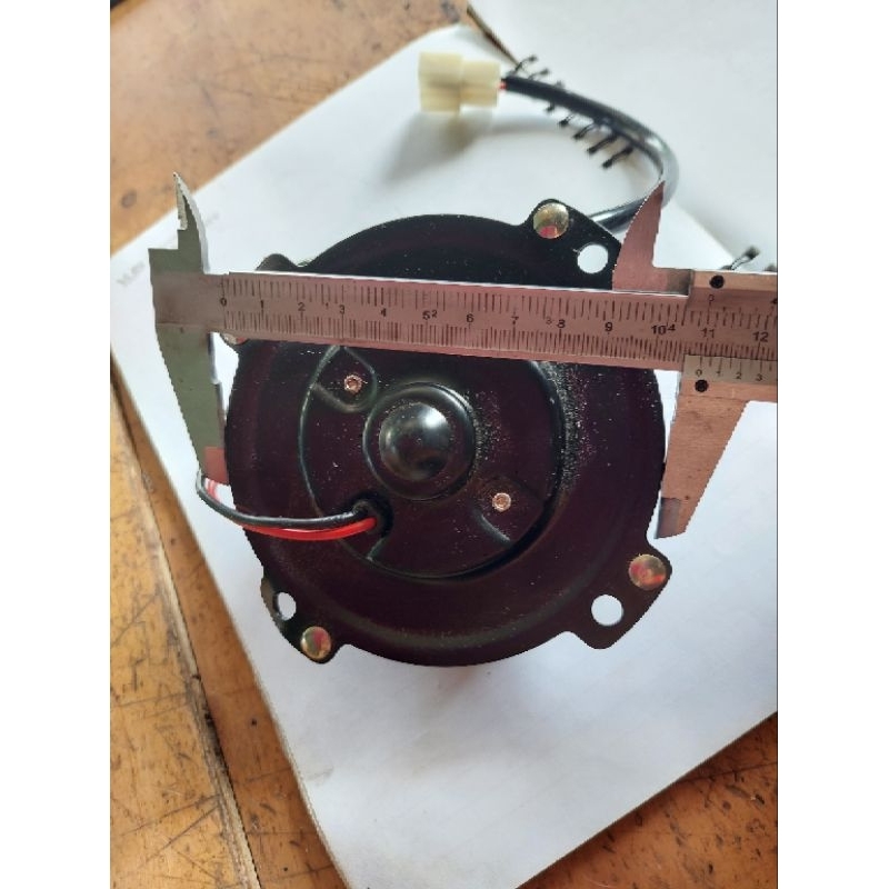 Muato quạt đen mỏng