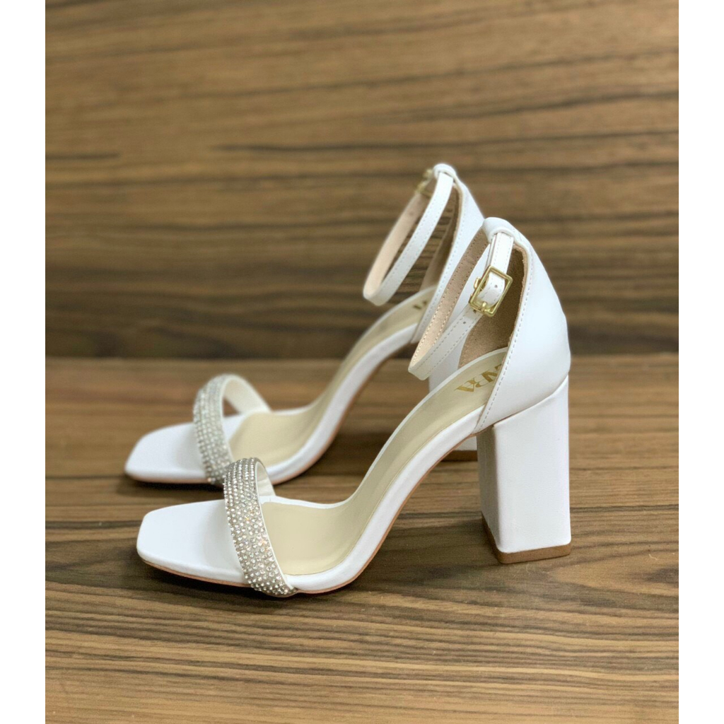 Giày sandal nữ gót vuông đính đá cao 7cm B123