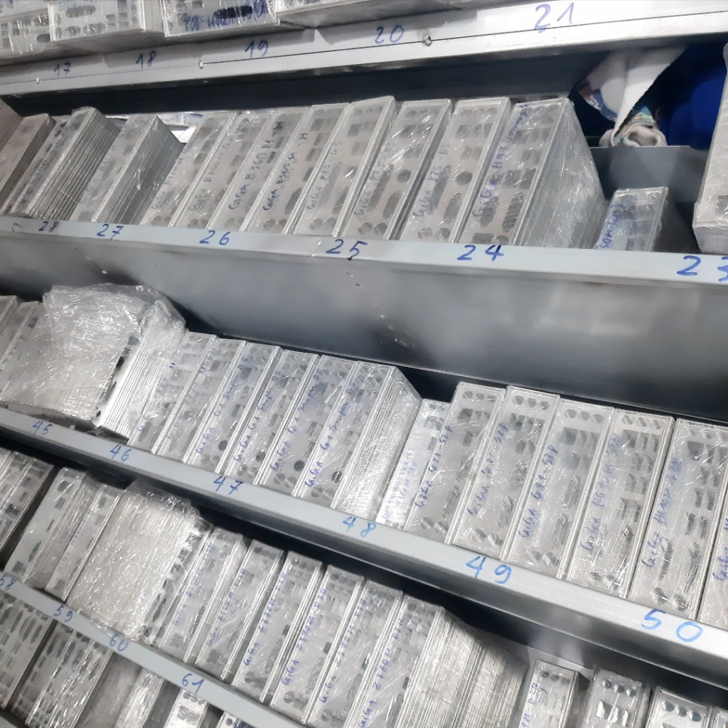 Combo 5 Fe chặn main H61 GIGABYTE mã GA-H61M-DS2