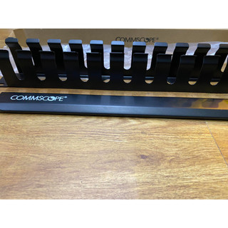 Thanh quản lý cáp ngang ( 1RU  Commscope ) thanh đở cáp 1u amp commscope