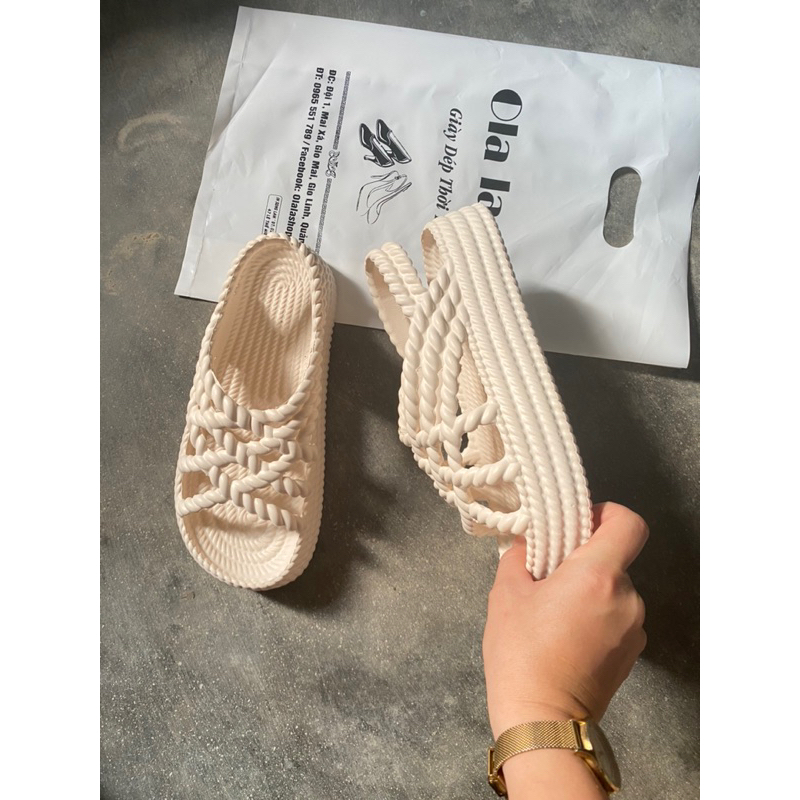 Sandal nữ thời trang, sandal xốp siêu nhẹ siêu êm SD499