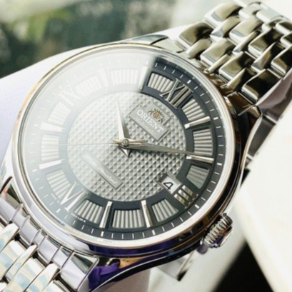 Đồng Hồ Nam Orient Mặt Xám - Dây Thép Không Sỉ Cao Cấp - Máy Pin Kim Trôi - Hiển Thị Lịch Ngày - Bảo Hành 12 Tháng