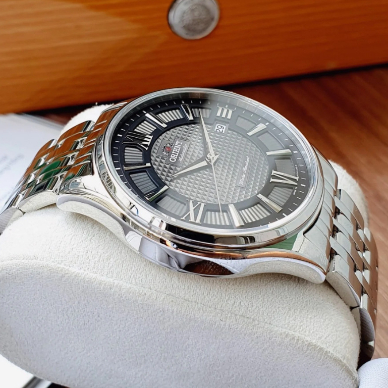 Đồng Hồ Nam Orient Mặt Xám - Dây Thép Không Sỉ Cao Cấp - Máy Pin Kim Trôi - Hiển Thị Lịch Ngày - Bảo Hành 12 Tháng