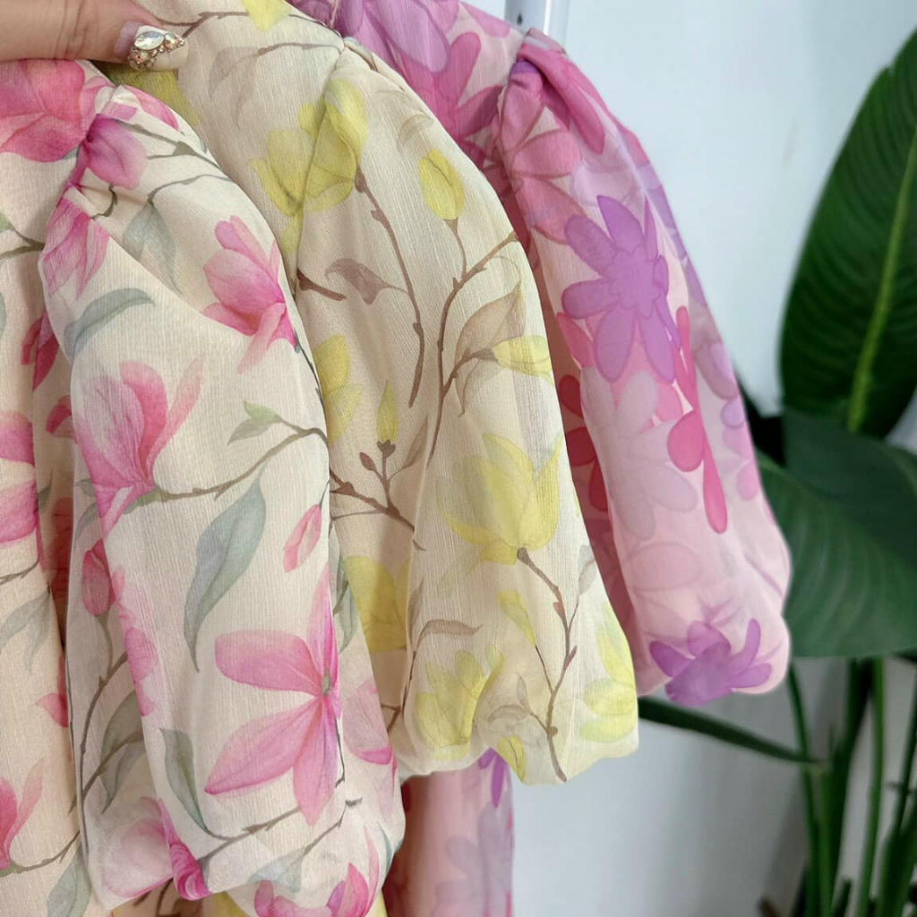 Áo sơ mi tơ họa tiết hoa nhí, thiết kế cổ tròn,tay bồng thời trang công sở