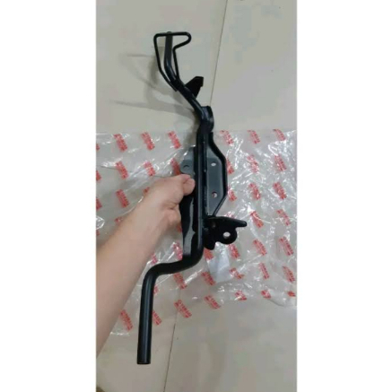 Gác chân máy Sirius đời xăng cơ zin chính hãng Yamaha / gác chân giữa Sirius