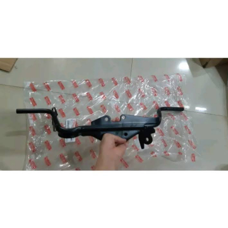 Gác chân máy Sirius đời xăng cơ zin chính hãng Yamaha / gác chân giữa Sirius