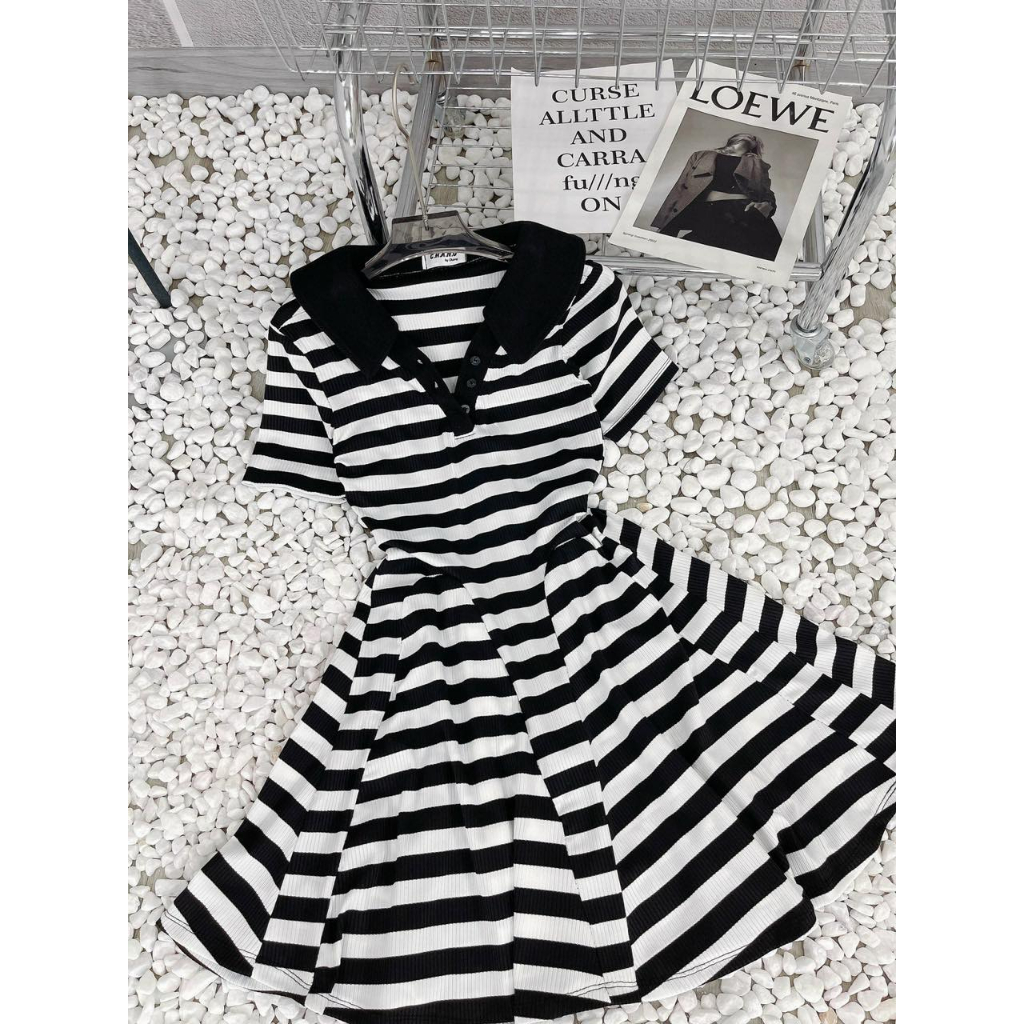 ĐẦM XOÈ SỌC ĐEN CỔ BẺ