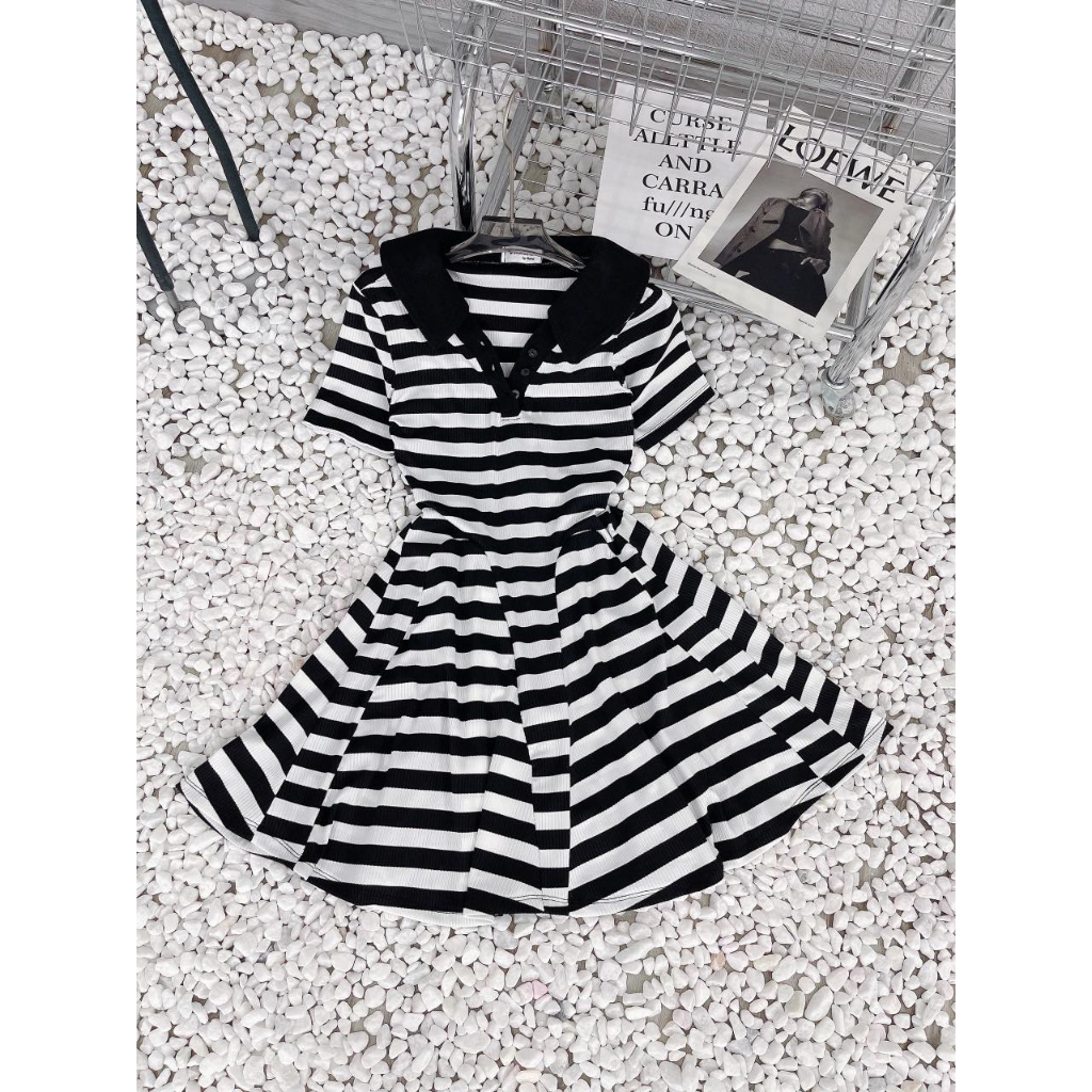 ĐẦM XOÈ SỌC ĐEN CỔ BẺ