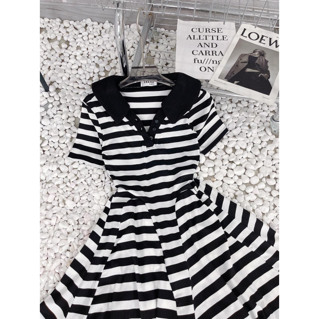 ĐẦM XOÈ SỌC ĐEN CỔ BẺ