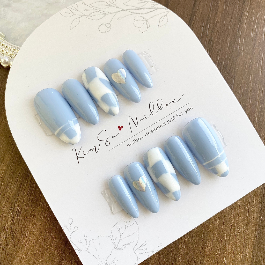 Móng úp thiết kế màu xanh pastel trái tim