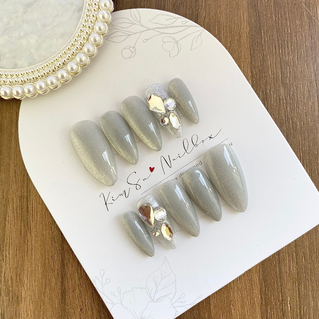 Nailbox mắt mèo đính đá đổi màu