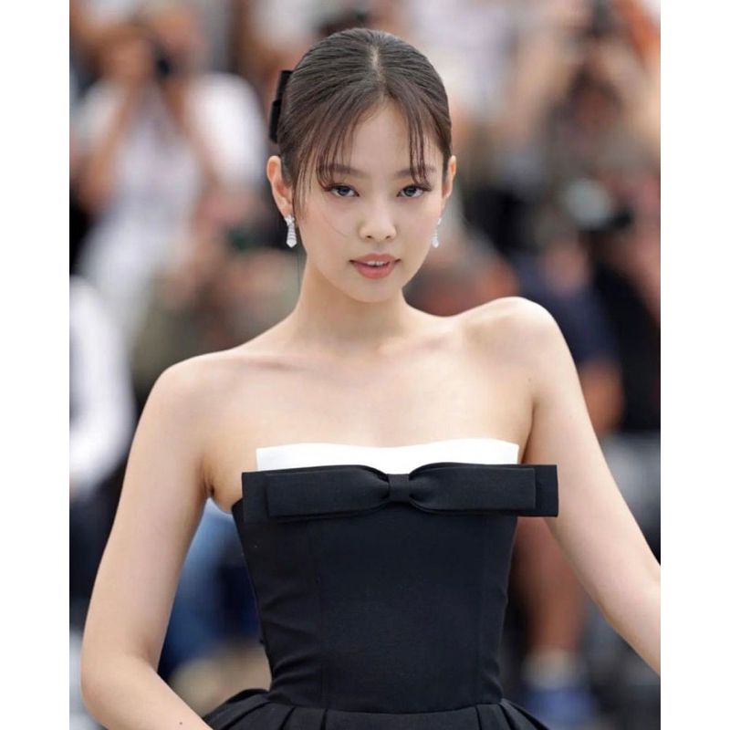 Áo corset đính nơ sang trọng giống Jennie Blackpink