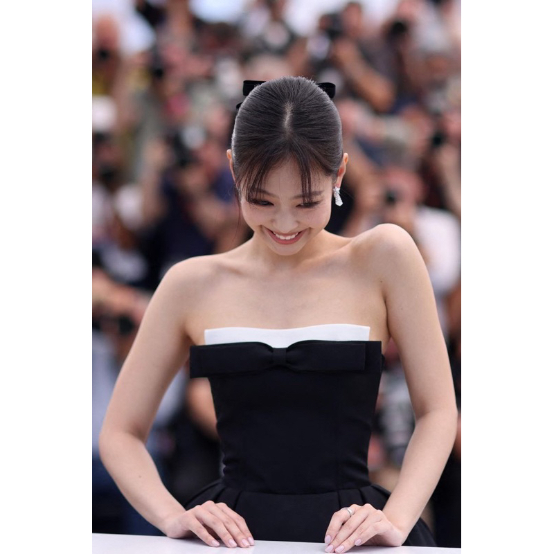 Áo corset đính nơ sang trọng giống Jennie Blackpink