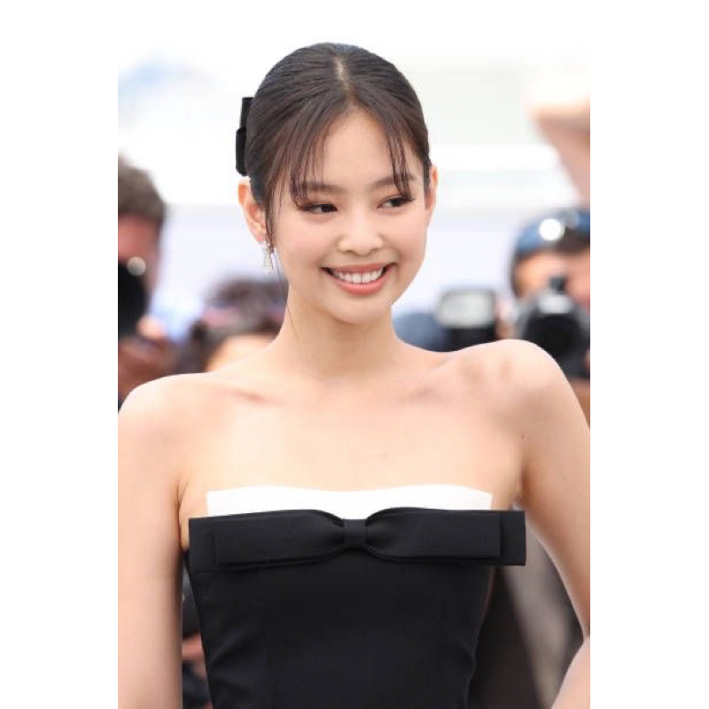 Áo corset đính nơ sang trọng giống Jennie Blackpink