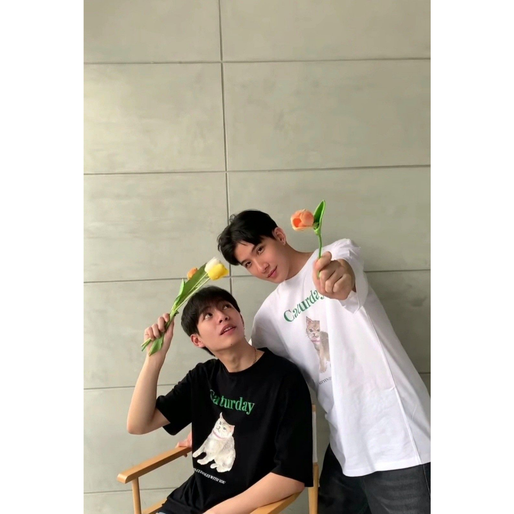 Áo thun trắng Caturday giống FirstKhaotung First Kanaphan, Khaotung Thanawat