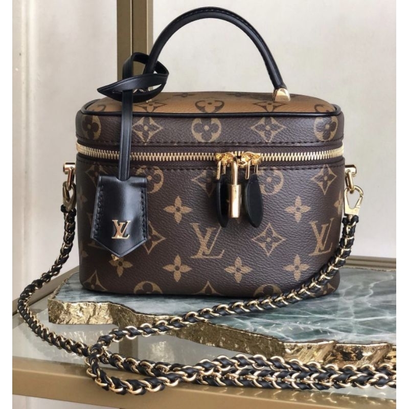 Túi LV siêu xinh sz18cm chất da dày dặn tặng kèm.khăn quấn fullbox xịn