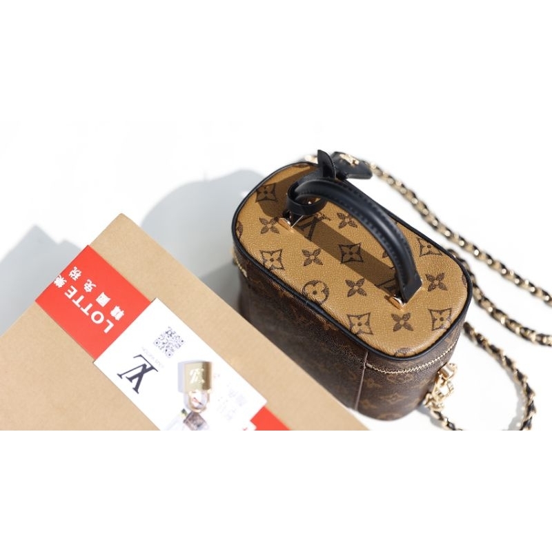 Túi LV siêu xinh sz18cm chất da dày dặn tặng kèm.khăn quấn fullbox xịn