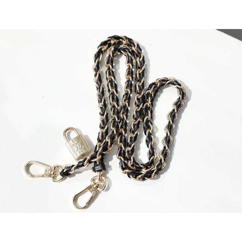 Túi LV siêu xinh sz18cm chất da dày dặn tặng kèm.khăn quấn fullbox xịn