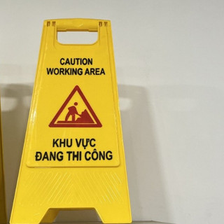 Bảng biển cảnh báo chữ A khu vực đang thi công, công trình
