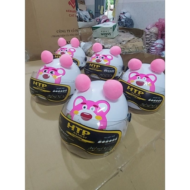 Nón bảo hiểm gấu dâu trẻ em có kính