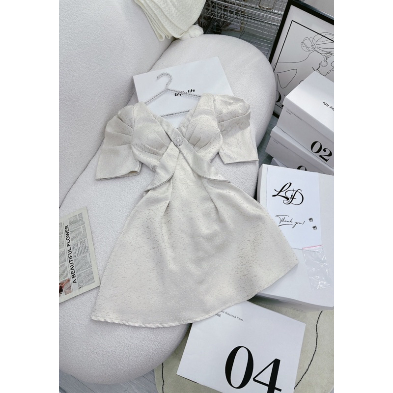 Đầm tapta chéo ngực