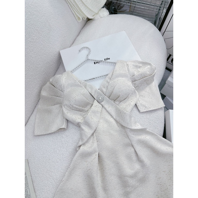 Đầm tapta chéo ngực