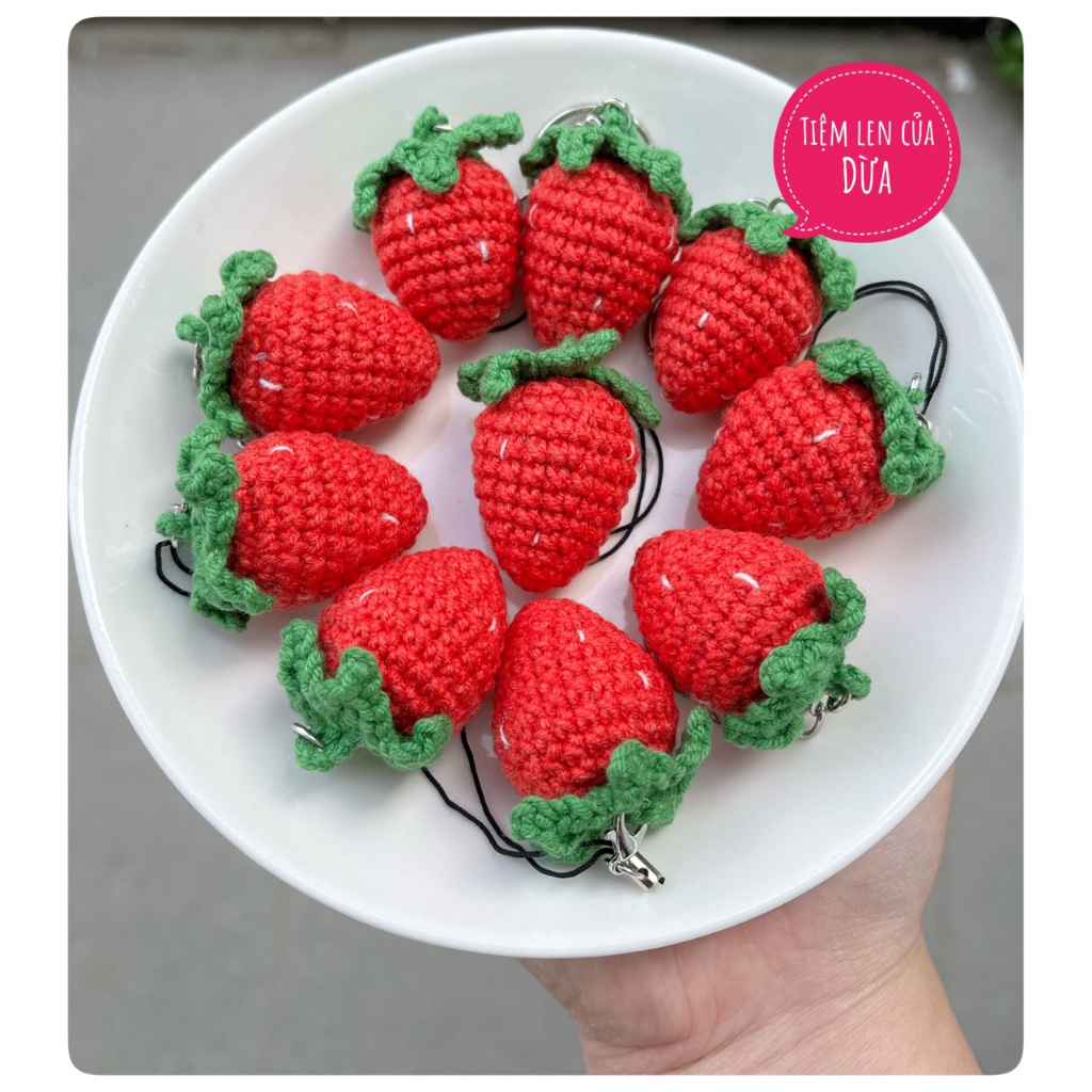 Móc khóa len handmade quả dâu tây