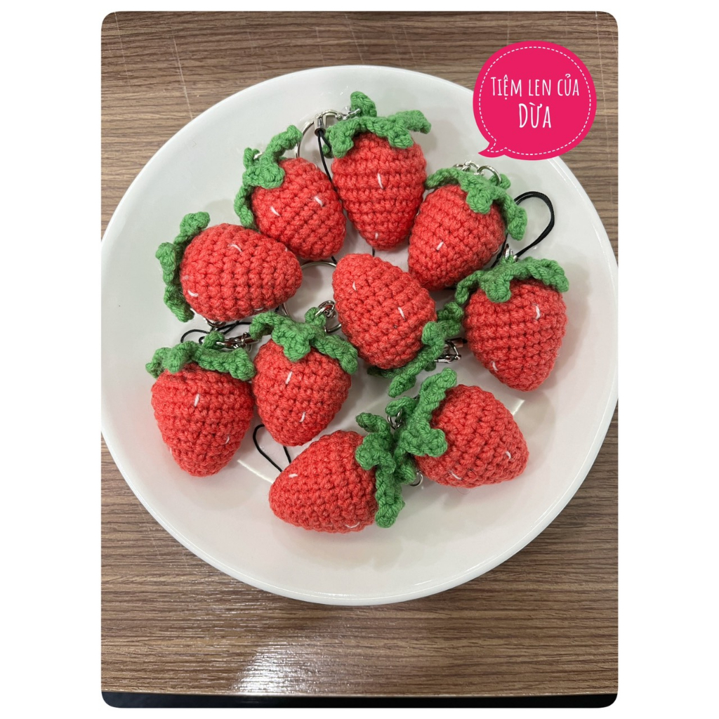 Móc khóa len handmade quả dâu tây