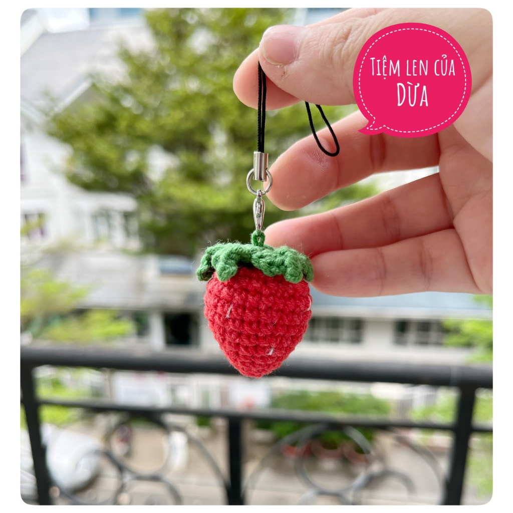 Móc khóa len handmade quả dâu tây