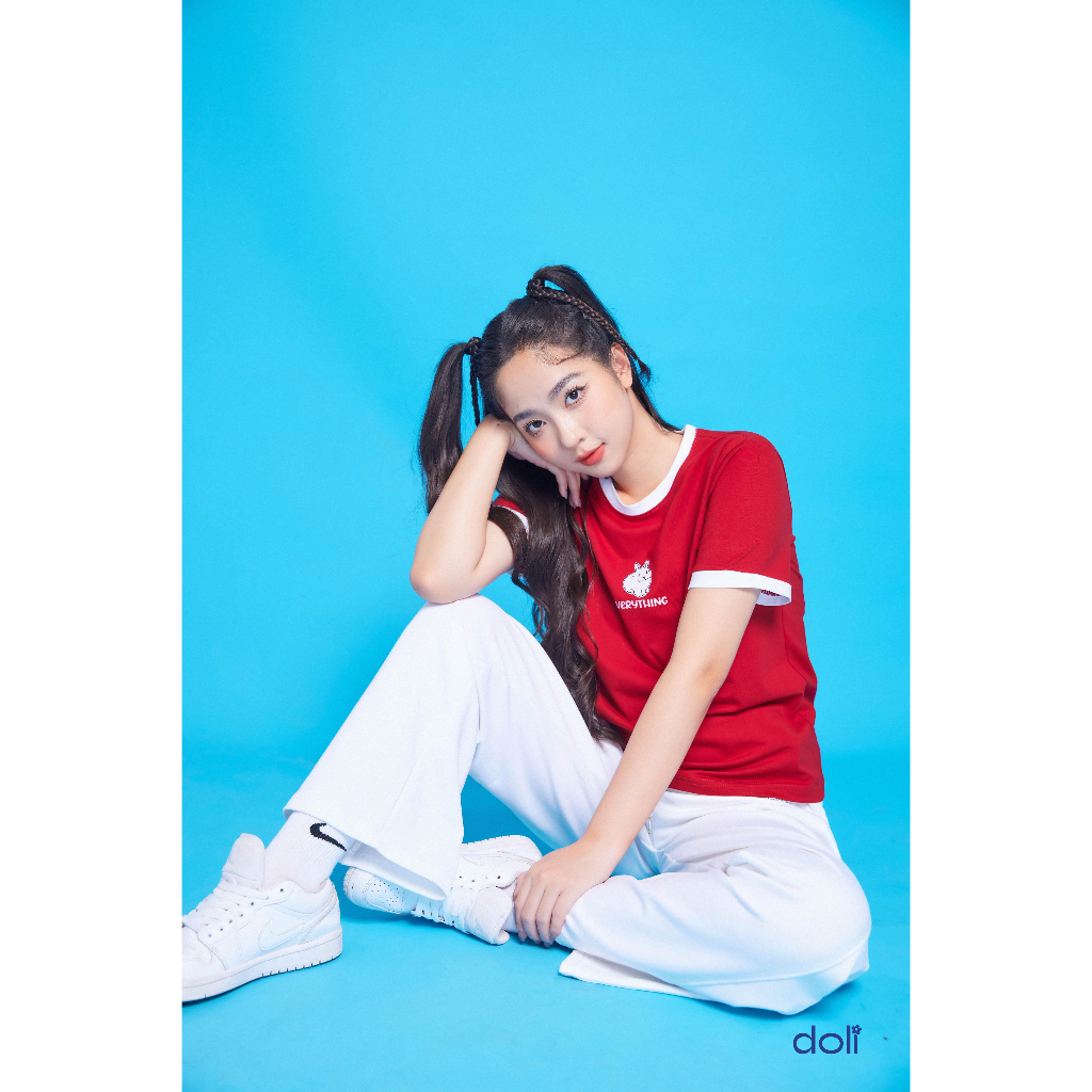 Áo Thun Nữ Doli Baby Tee Phối Viền Cổ Tay Ngắn Họa Tiết Thỏ Ngọc Đáng Yêu Cho Bạn Gái