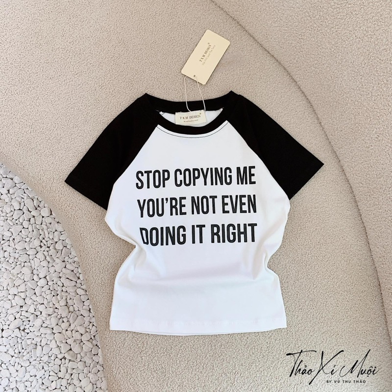 Áo Thun Chữ STOP COPYING ME Tay Ngắn Croptop Viền
