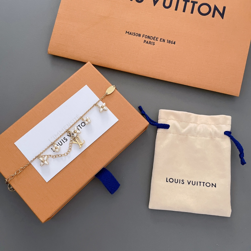 Vòng tay nữ Louis Vuitton LV cao cấp, cá tính