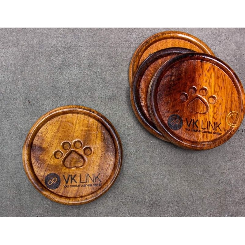 Lót ly làm bằng gỗ Gõ đỏ  cao cấp hình bàn chân chó không mốc, không cong vênh