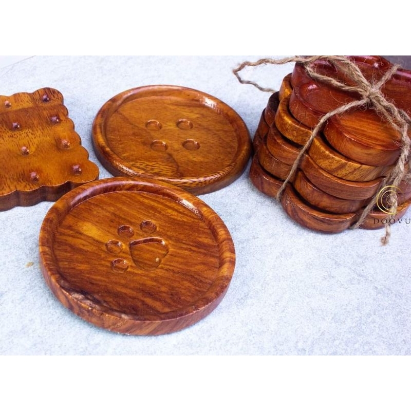 Lót ly làm bằng gỗ Gõ đỏ  cao cấp hình bàn chân chó không mốc, không cong vênh