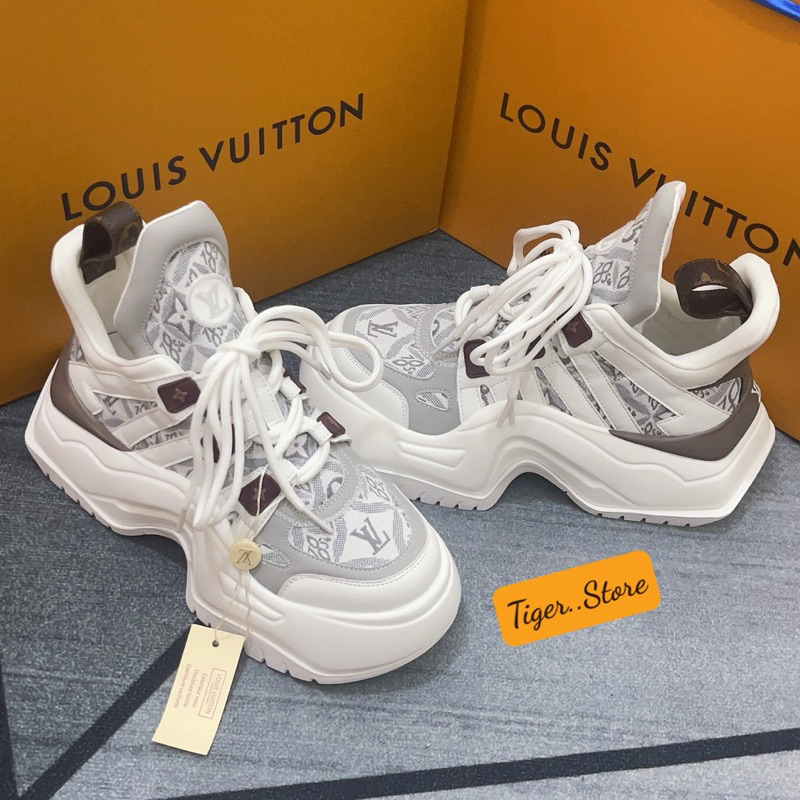 GIÀY L’V WHITE TEXTURE HIGH HOLDER LAI AU SC