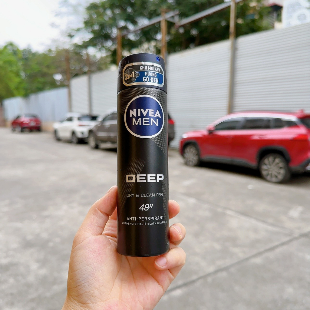 Xịt Ngăn Mùi NIVEA MEN Deep Than Đen Hoạt Tính (150 ml)