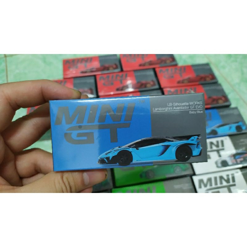 Mô hình ô tô Lamborghini LB-Silhouette WORKS Aventador GT EVO Baby Blue 1/64 MiniGT MGT00494