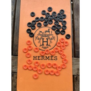 Nút áo quần Hermes