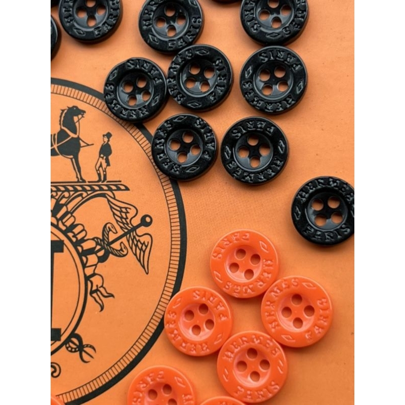 Nút  áo quần Hermes