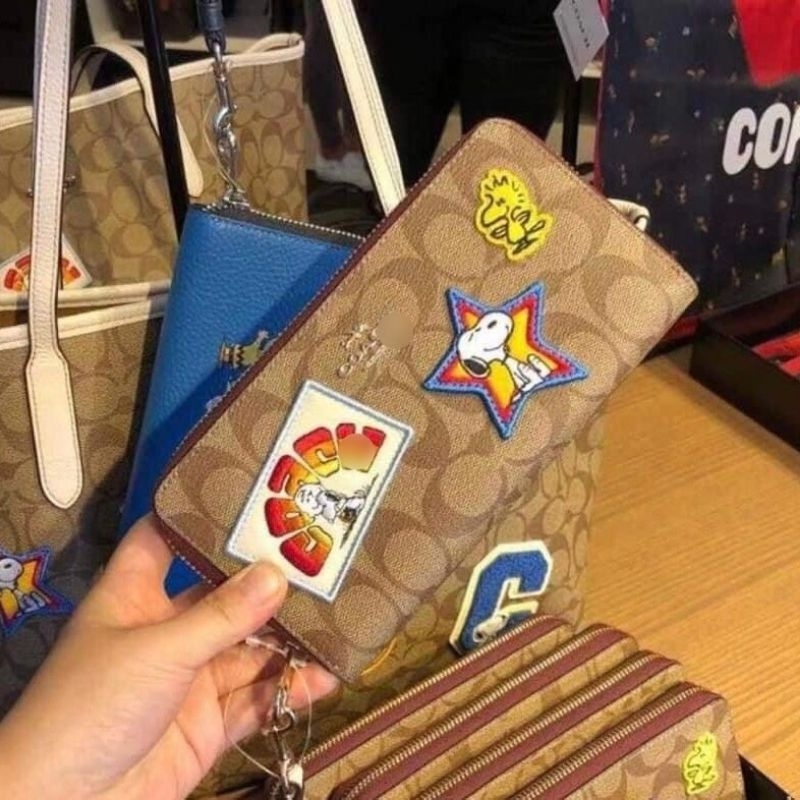 VÍ COACH Coach X Peanuts Long Zip Around Wallet