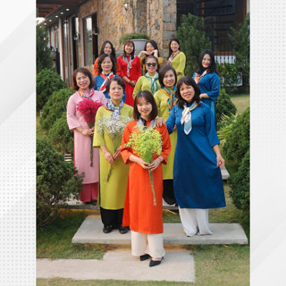 Áo dài cách tân nữ, áo dài suông dáng xưa đính hạt ngọc trai vải lụa tây thi mặc tết đẹp - Áo Dài Khánh Huyền