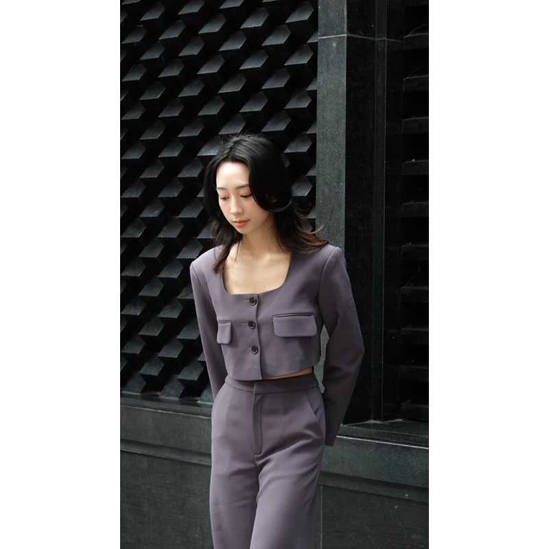 Set áo vest dáng ngắn, quần casual xám