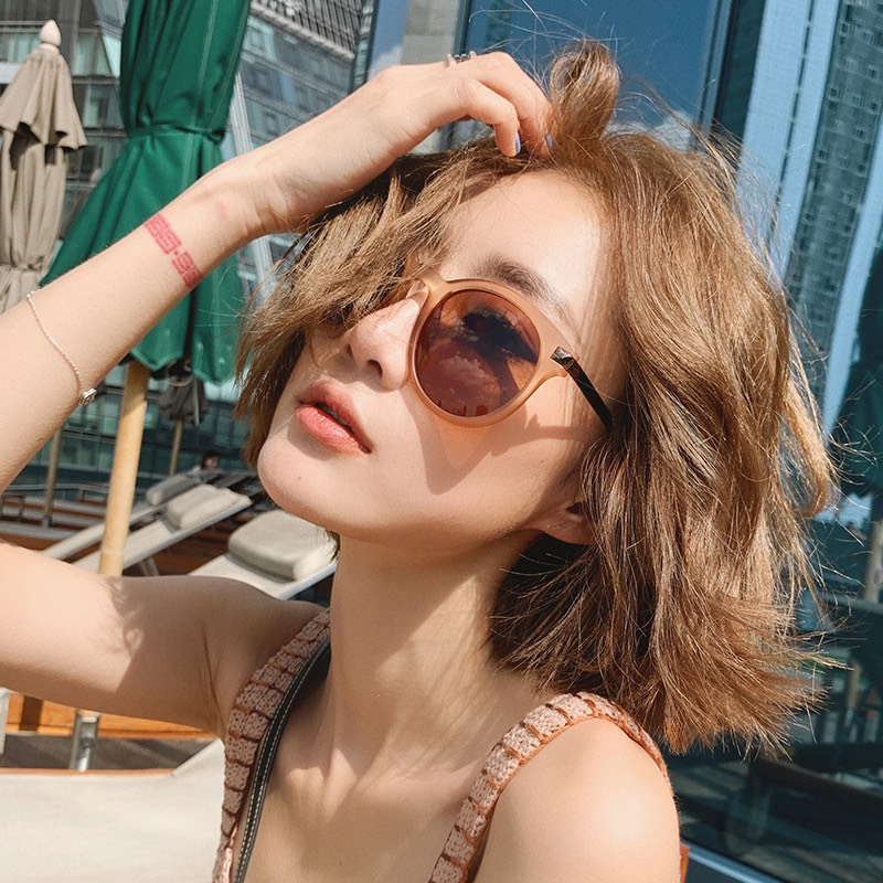 Mắt kinh thời trang màu trà sang chảnh hot trend