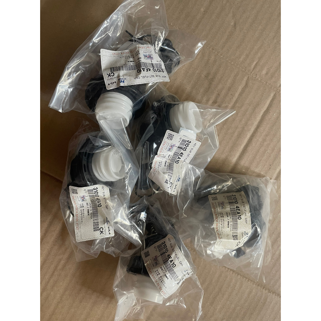 Nắp bình dầu hyundai 3t5,hd65,hd72,hd99 có khóa hàng xịn Mobis + 6.5% phí sàn