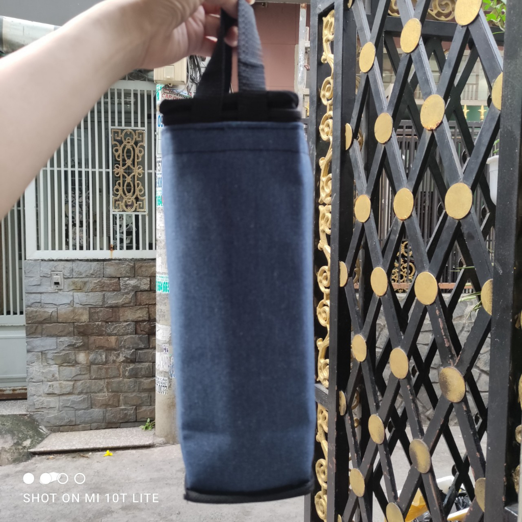 TÚI ĐỰNG BÌNH NƯỚC 1200ML VẢI BỐ FULL MÀU CÓ DÂY KÉO VÀ LỚP CÁCH NHIỆT (cao25xngang10xrong10)