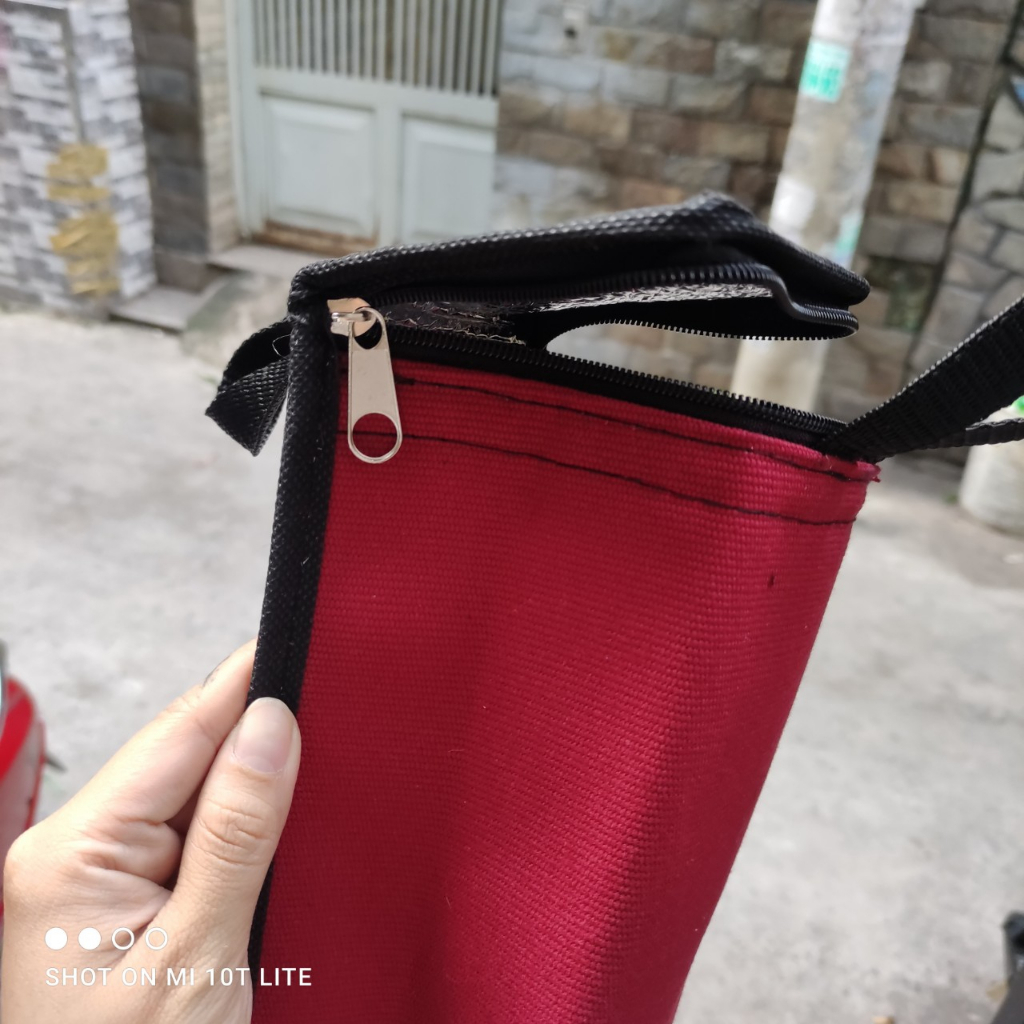 TÚI ĐỰNG BÌNH NƯỚC 1200ML VẢI BỐ FULL MÀU CÓ DÂY KÉO VÀ LỚP CÁCH NHIỆT (cao25xngang10xrong10)